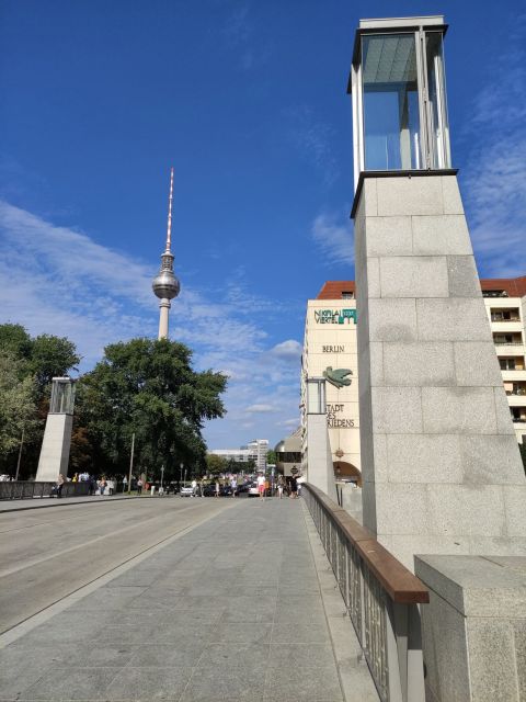 Berlin: Museum Island Guided Walking Tour - Historical Harbor, Ship Lock, and Old Ships: A Maritime Detour