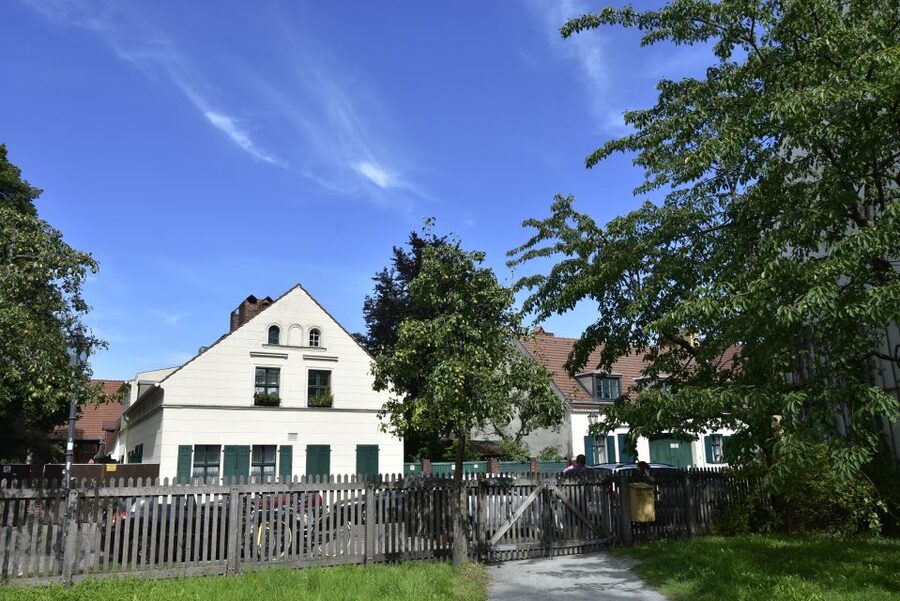 Berlin: Old Neukölln Private Walking Tour - Starting at Richardplatz 22: The Meeting Point That Sets the Tone