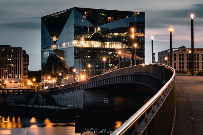 BERLIN PHOTO TOUR with a professional Photographer from Berlin - Marie-Elisabeth-Lueders-Haus and the Bundeskanzleramt: Government District Photos Without the Guesswork