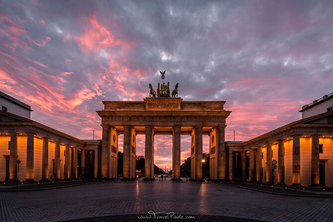 BERLIN PHOTO TOUR with a professional Photographer from Berlin - Brandenburg Gate to the Reichstag Area: Big Icons, Better Angles