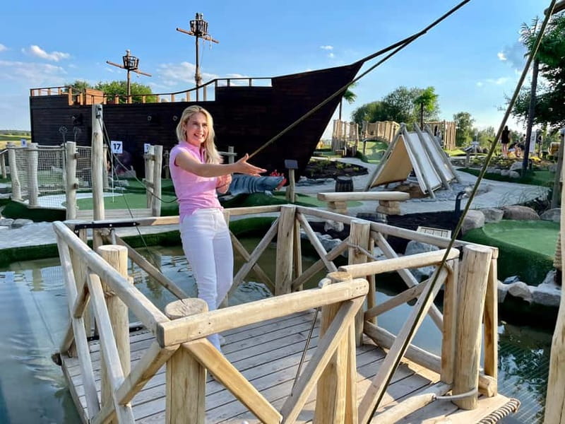 Berlin: Pirate´s Island Adventure Mini Golf Ticket - Pirates Island Adventure Mini Golf in Berlin, what it is and why it works