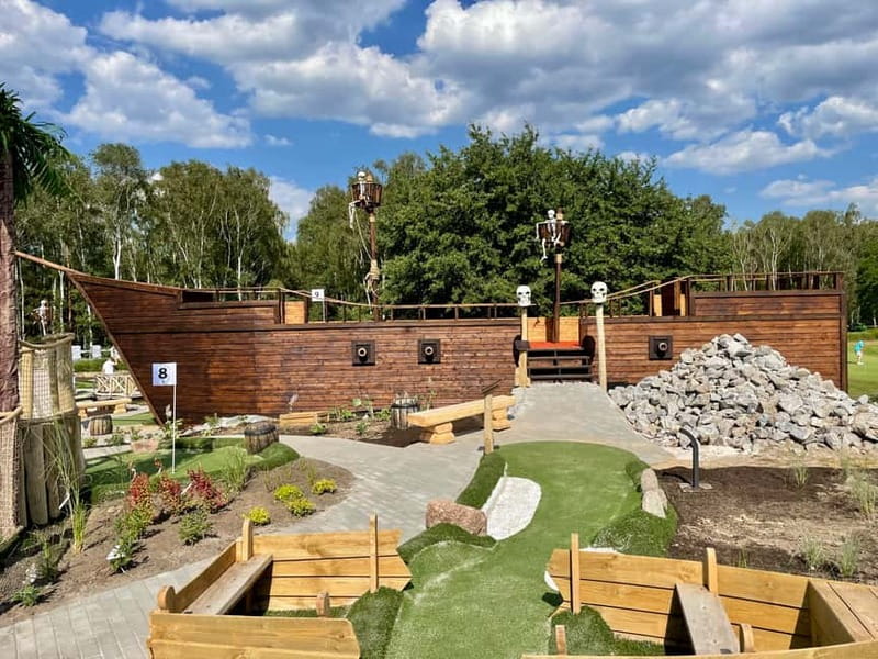 Berlin: Pirate´s Island Adventure Mini Golf Ticket - Family-friendly fun in Berlin, why the animals keep everyone engaged
