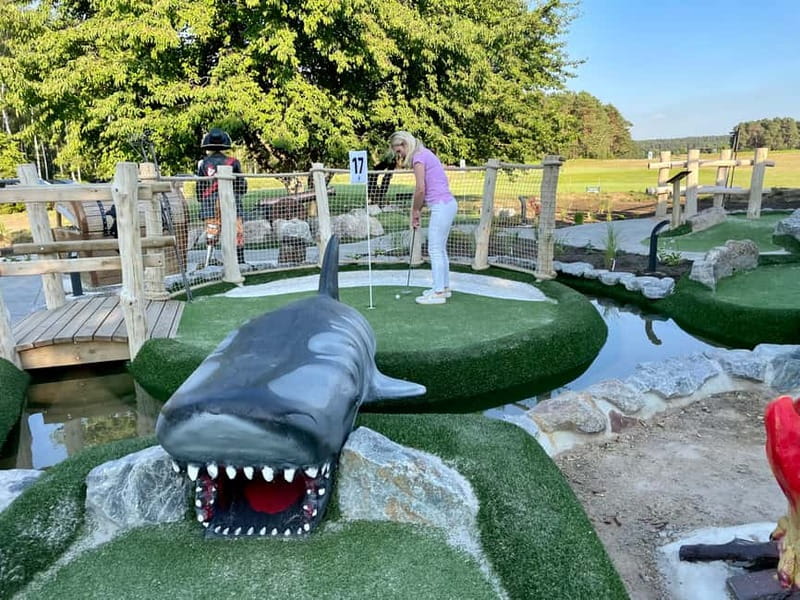 Berlin: Pirate´s Island Adventure Mini Golf Ticket - Where you play in Wandlitz, the Golfclub Berlin Prenden property