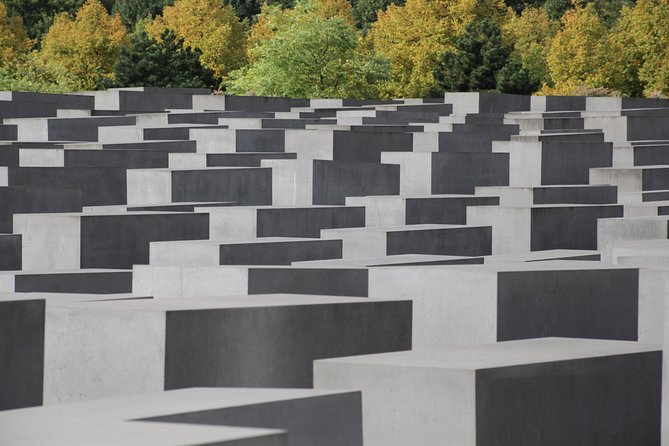 Berlin Private Half-Day Walking Tour: Discover the German Capital’s History - The Cold War in real time: Brandenburg Gate, 1953, and the Wall line