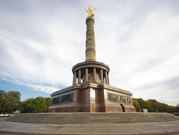 Berlin: Private Highlights Walking Tour with Local Guide and Hotel pickup - Key things to know before you go