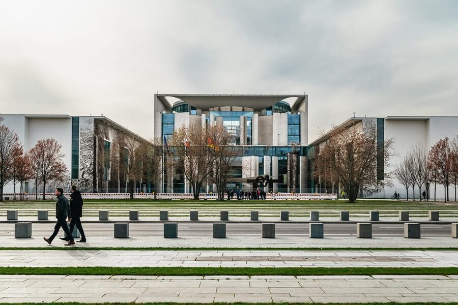 Berlin: Reichstag, Dome and Government District Guided Tour - Guide Style Makes the Difference: What You Should Look For