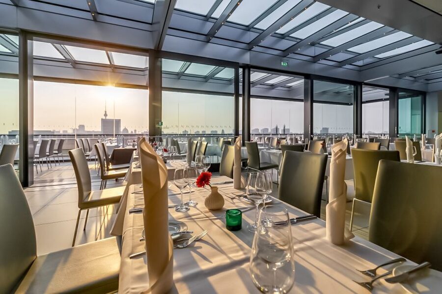 Berlin: Rooftop Dinner at the Käfer Restaurant Reichstag - Who should book this Reichstag rooftop dinner