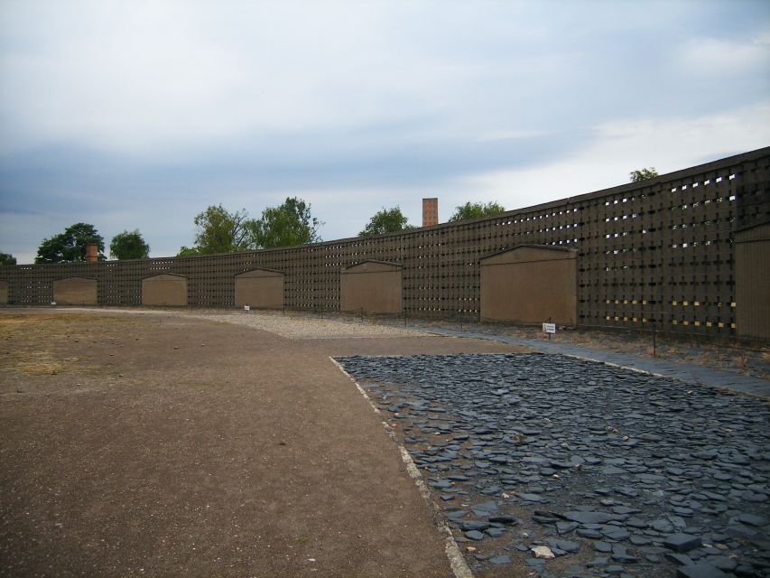 Berlin: Sachsenhausen Memorial 6-Hour Tour in Spanish - The museum, personal accounts, photos, and official documents