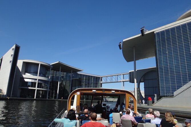 Berlin sightseeing boat tour on the Spree - Getting on and finding your seat at Alte Börse