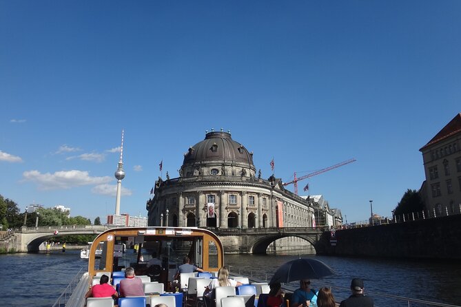 Berlin sightseeing boat tour on the Spree - Museum Island and Berlin Cathedral at the Lustgarten: what to watch for
