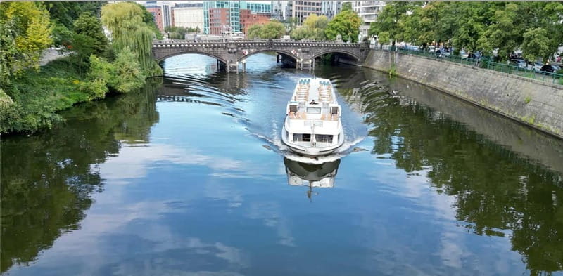 Berlin: Sightseeing Cruise from Berlin Main Station - Key highlights to look for