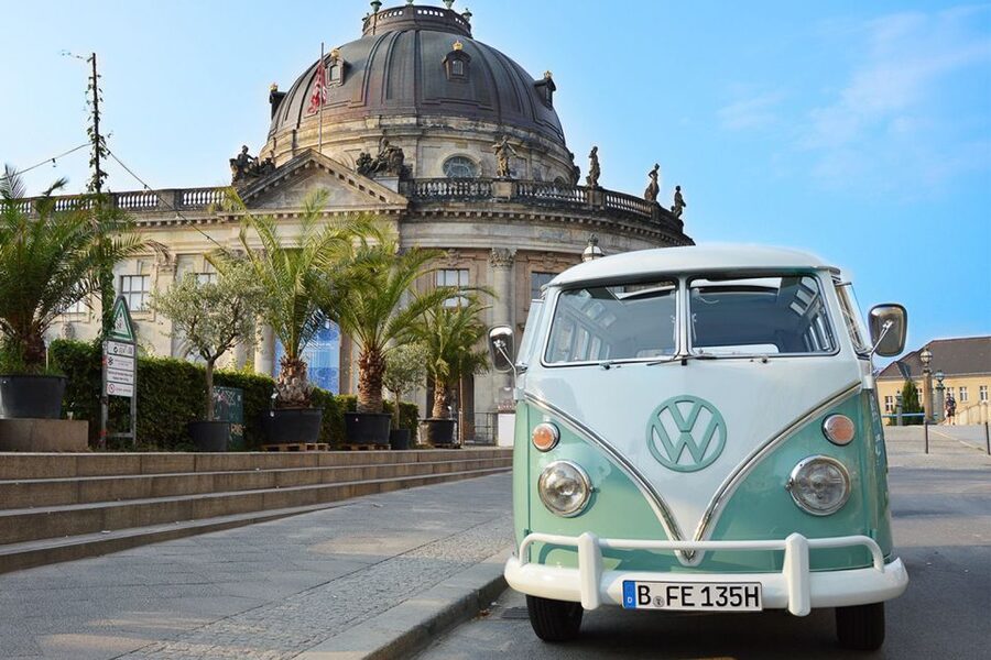 Berlin: Sightseeing Tour in Classic Volkswagen T1 Samba Bus - Museums, palaces, and big-canvas landmarks in one loop