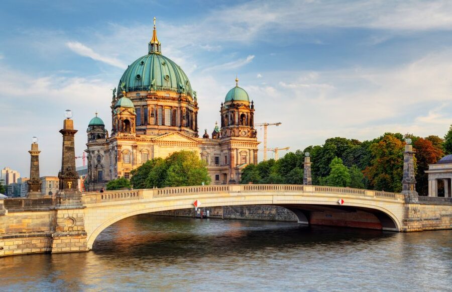 Berlin: Sightseeing Walking Tour of the Top 20 Attractions - Brandenburg Gate and the Holocaust Memorial: where emotion meets clarity
