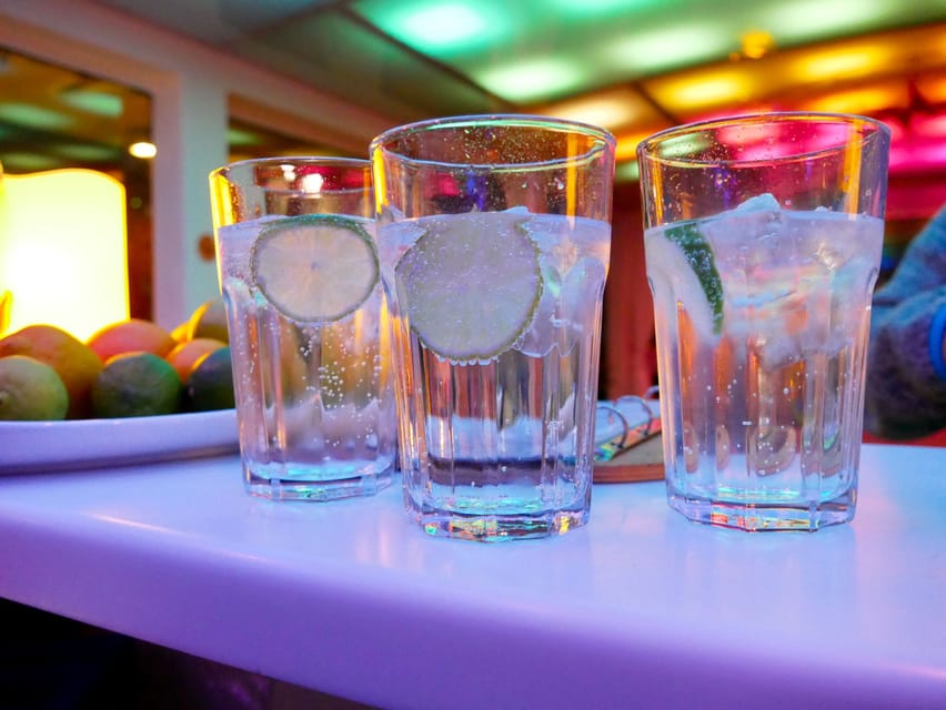 Berlin: Solar Powered Sunset Catamaran Cruise & Audio Guide - Drinks, blankets, and the comfort level that surprises people