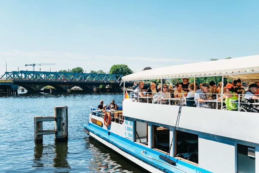 Berlin: Spree Boat Tour to Müggelsee - Sliding Past the Green Belt of Berlin-Treptow