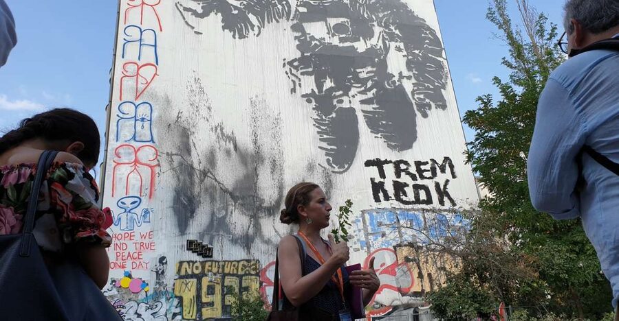 Berlin: Street Art and Alternative Tour - The Kreuzberg Detail Stops: Courtyards, Corners, and Small-Scale Messages