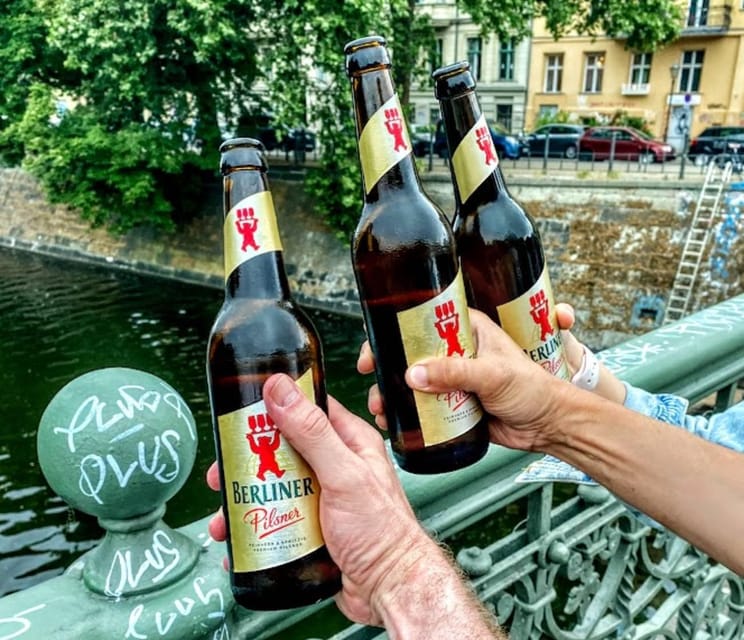Berlin: Street Food Tour with 10 Tastings - Bergmannstraße and Mehringdamm: currywurst on the way through real neighborhoods