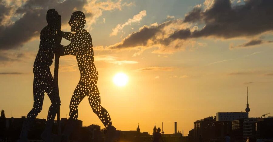 Berlin: SUP Sunset Tour to the Molecule Man - Who should book this SUP sunset tour, and who should skip