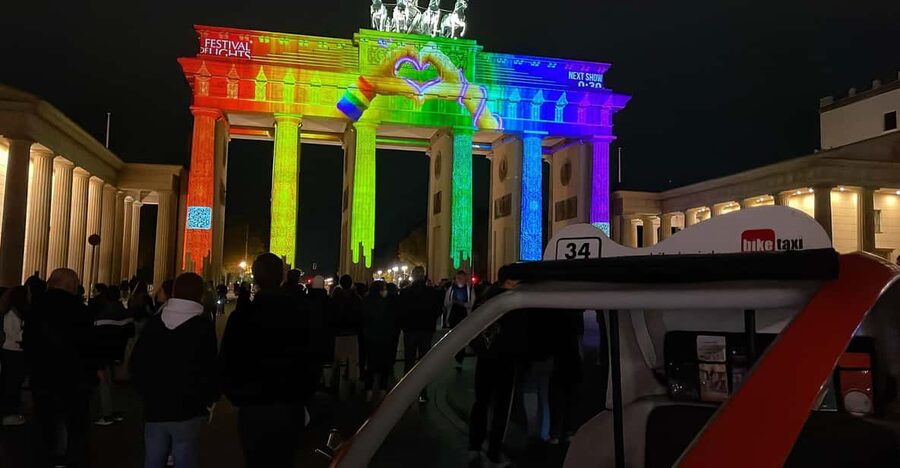 Berlin: taxi-bicycle Tour by Night and Illuminations - The 90-minute rhythm: how the tour stays fun instead of frantic