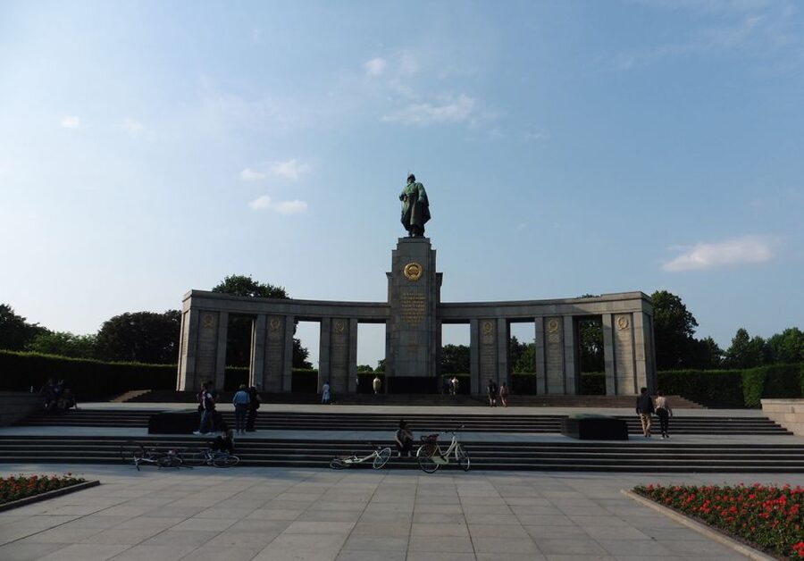 Berlin: The Time of National Socialism Walking Tour - Brandenburg Gate: propaganda marches, not just a postcard