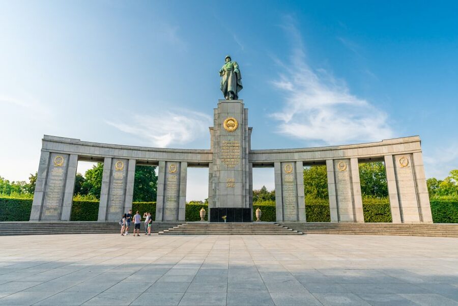 Berlin: Third Reich and Cold War 2 Hour Walking Tour - The Wall: 200 meters that make division feel real