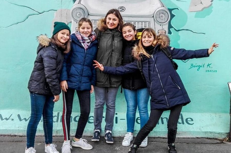 Berlin: Third Reich & Cold War Walking Tour - Berlin Wall stories: construction in 1961 and daring escapes