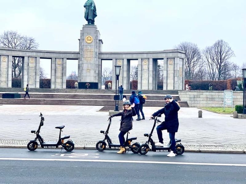 Berlin: Thrilling E-Scooter Adventure Tour - Meeting at Claire-Waldoff-Straße and How the Ride Actually Works