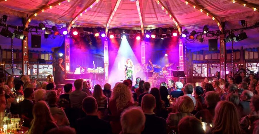 Berlin: Ticket for Bar Jeder Vernunft - Theater & Restaurant - How to enjoy a German-language show when your language skills are limited