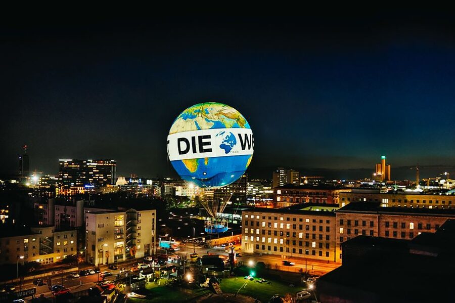 Berlin: Ticket for World Balloon with Perfect View - Sunset timing and the illuminated skyline effect