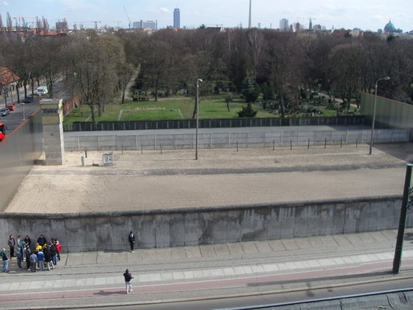 Berlin Wall History Small Group Cycling Tour - Your 4-hour experience: pace, bikes, weather, and what to pack