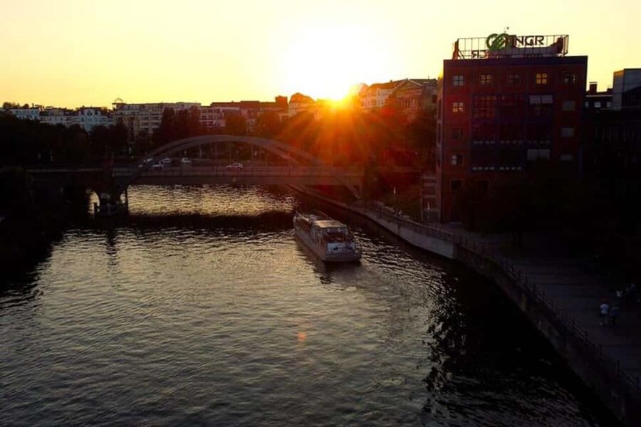 Berlin: Winter Spree Cruise with Mulled Wine and Christmas Stollen - How the Cruise Route Works: Sights You’ll Actually Notice