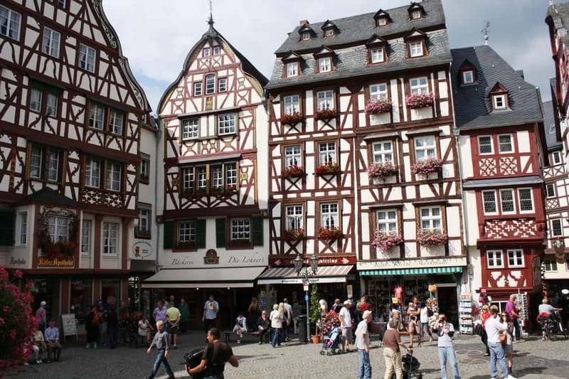 Bernkastel: Boat and covered wagon ride from/to Bernkastel-Kues - Bernkastel to the Moselle town, powered by a quick boat ride