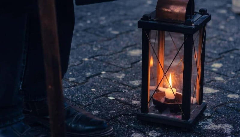 Bielefeld: Night watchman guided tour (adventure tour) - The oldest town house from 1485, and why that date matters at night