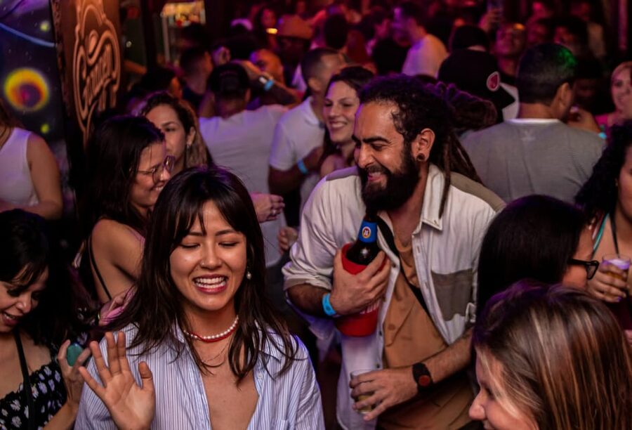 Big Hamburg Pubcrawl - Shots, Games & VIP Bundle - The Friday drink upgrade, what it changes for your budget