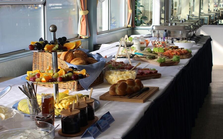 Biggesee: Boat Tour with All-inclusive cake buffet - Boarding at Sondern Talbrücke: simple meeting, real parking