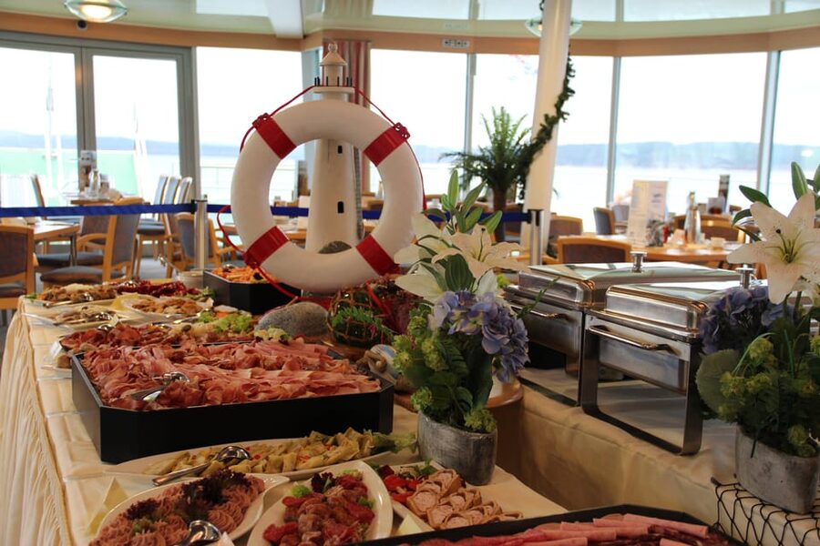 Biggesee: XXL Boat Ride with All-Inclusive Brunch Buffet - Food, Drinks, and Service: What People Praise Most