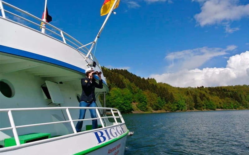 Boat trip on the Biggesee: lake romance in the Sauerland mountains! - Onboard the all-electric Biggesee fleet: comfort, noise, and kid-friendly ease