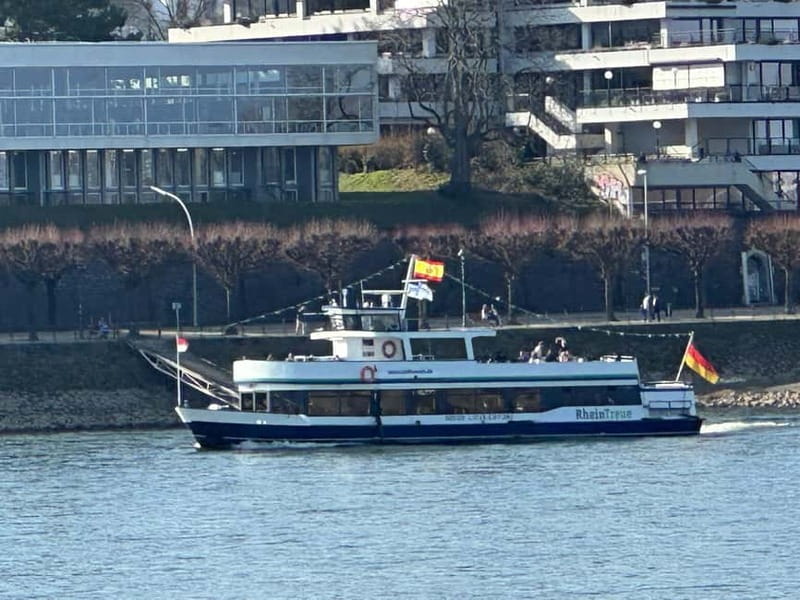 Bonn: Winter tour by boat with mulled wine - Getting on the boat at Alter Zoll, and why that matters in winter