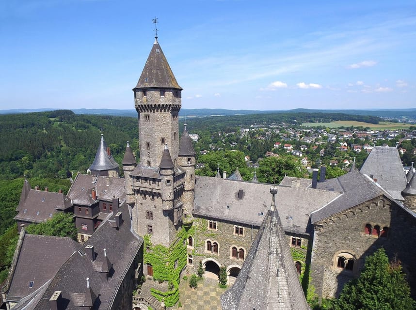 Braunfels: Guided Tour of the Fairytale Castle Braunfels - Kanonenplatz and the bronze cannons from the 16th century