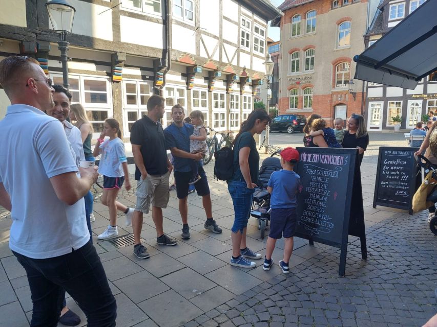 Braunschweig: Guided Walking Tour with Food Tastings - Four food tastings that mix comfort and global cravings