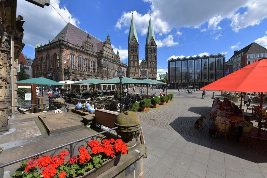 Bremen: City Center Guided Walking Tour - St. Petri Cathedral: a sharp turn from civic power to sacred space