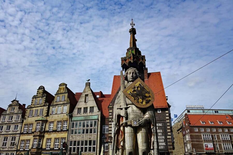 Bremen: Culinary Old Town Tour - with unique locations - Schnoor, Bremen’s oldest lanes, and your next carefully timed bite