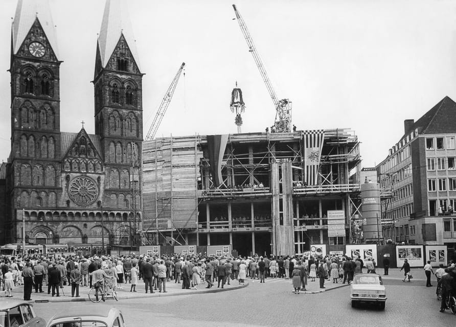Bremen: Historic old town tour with Geo Epoche - Meeting Point on Domshof: Starting at St. Peter’s Cathedral