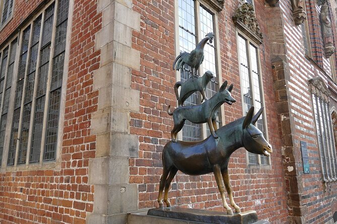 Bremen: Private Walking Tour with a Professional Guide - Entering St. Peter’s Cathedral, and Why the Ceiling Matters