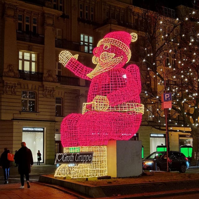 Christmas market lights tour bus through Berlin, free mulled wine (2.5 hours) - A 2.5-hour Berlin Christmas route that actually fits real plans