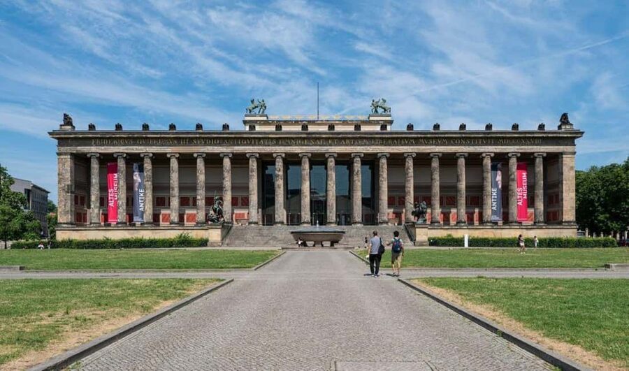 CitySightseeing Berlin HOHO Bus- All Lines & Boat Tour - Who should book this HOHO and boat, and who should pass