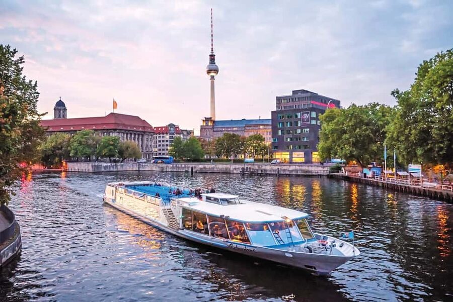 CitySightseeing Berlin HOHO Bus- All Lines & Boat Tour - Classic Route A: Tauentzienstrasse, Checkpoint Charlie, and the government sights