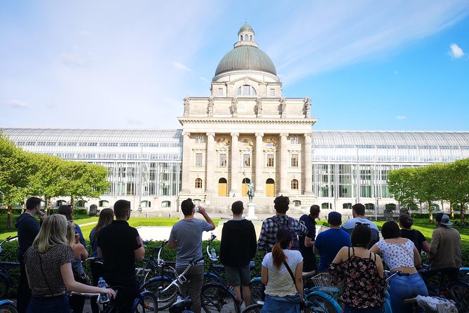 Classic Mike's Bike Tour daily @ 11.30 incl Beer Garden & Surfers - Marienplatz, bikes, helmets, and how the tour flows