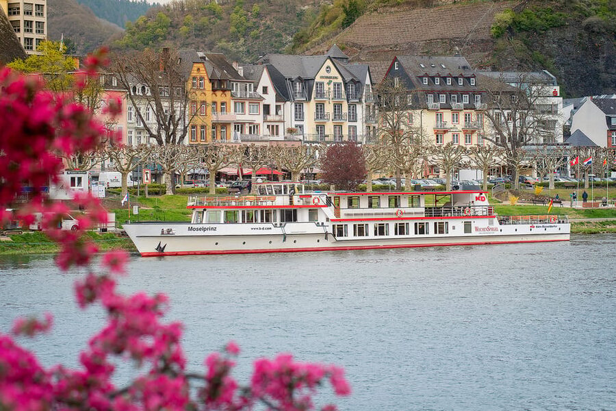Cochem: KD Panoramic Evening Cruise on the Moselle River - Cochem Promenade and the Pinneberg Chair Lift View, Explained