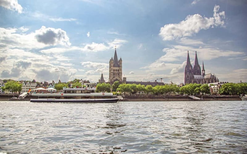 Cologne: 1-hour Rhine Cruise in Cologne - Konrad-Adenauer-Ufer, pier 10: how boarding is set up